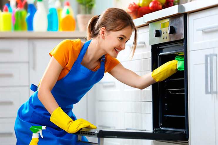 В этой статье поговорим об уборке кухни: в какой последовательности проводить, как навести порядок в кухонных шкафах, поделимся советами и лайфхаками, как убрать все быстро и отмыть до блеска