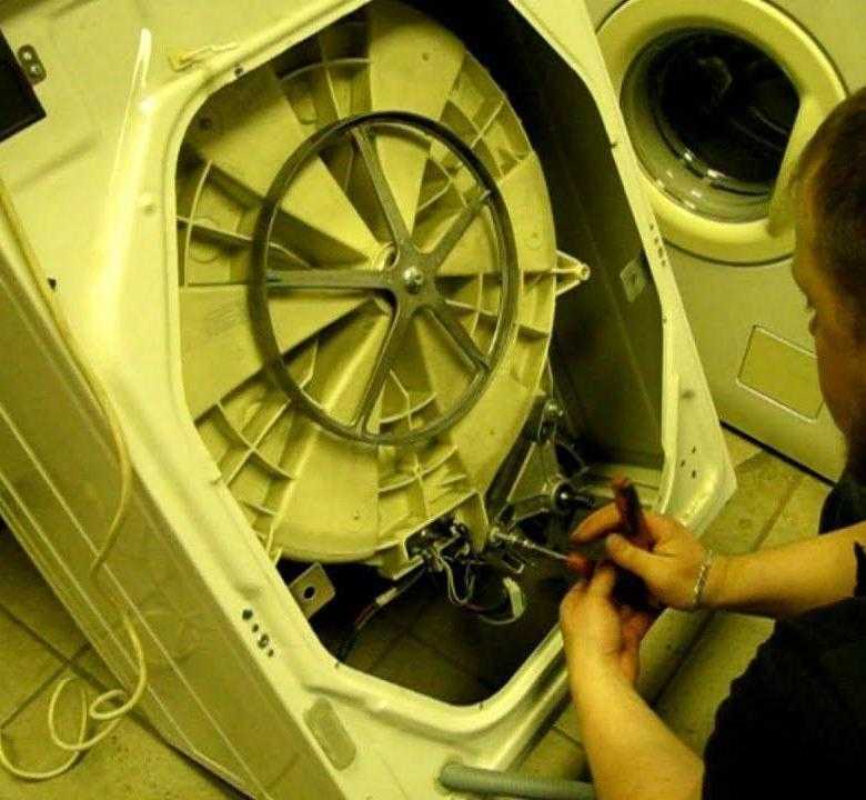 Как снять со стиральной машины индезит барабан: как подготовить indesit к разбору, как достать деталь, какие трудности могут возникнуть в процессе снятия?
