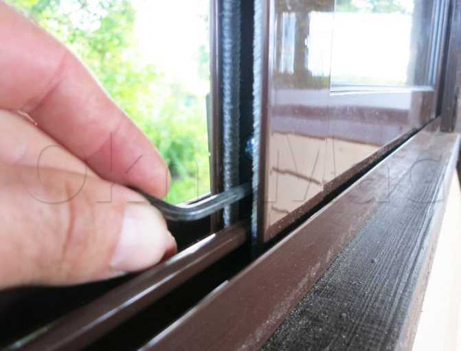 Как помыть окна на балконе и лоджии снаружи и внутри - видео