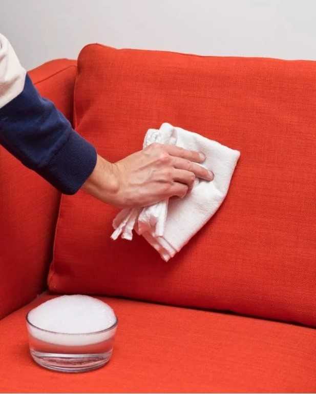 Как почистить диван в домашних условиях: средства для чистки, советы по удалению загрязнений