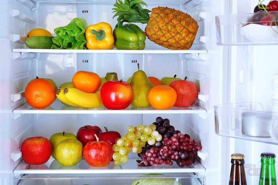 При условии содержания в холодильнике до+50С клубника с грядки сохраняет свежесть и аромат до 4 суток Неизвестно, сколько продержатся ягоды из супермаркета без