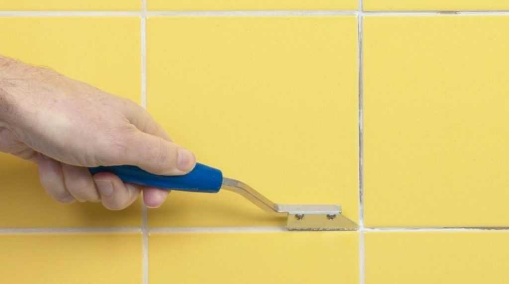 В этой статье расскажем, как в домашних условиях убрать затирку с плитки: как удалить свежую и старую, чем смыть цементную и эпоксидную, как очистить швы, используя подручные средства и специальные составы