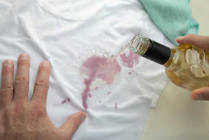 Бытовое: как вывести пятно от вина?