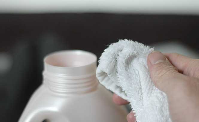 Как почистить шерстяное пальто дома и не испортить