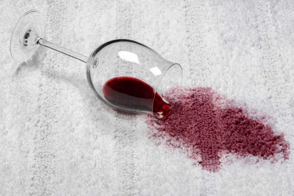 Как вывести пятно от красного вина – свежее и застарелое, с белого, цветного, одежды, ковра