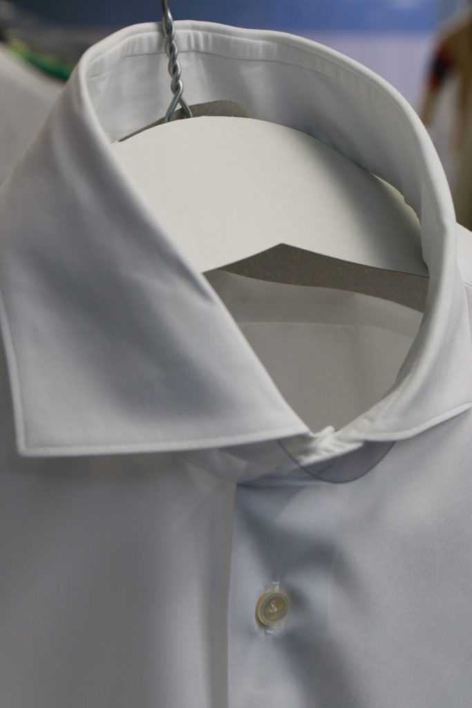 Как отстирать воротник белой рубашки: чем можно очистить и отбелить засаленные воротнички и манжеты мужской рубашки