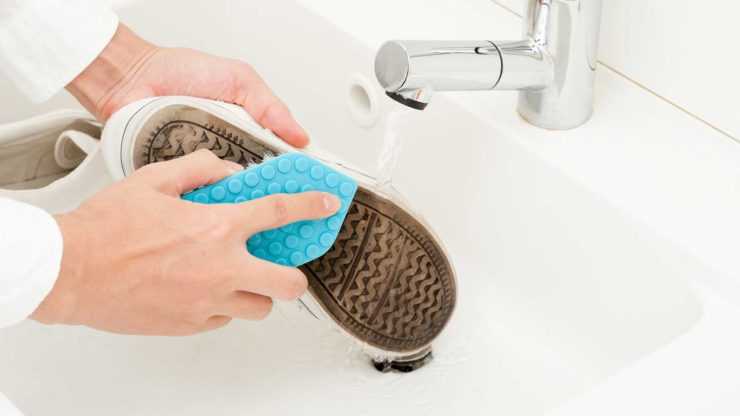 Как мыть замшевую обувь в домашних условиях