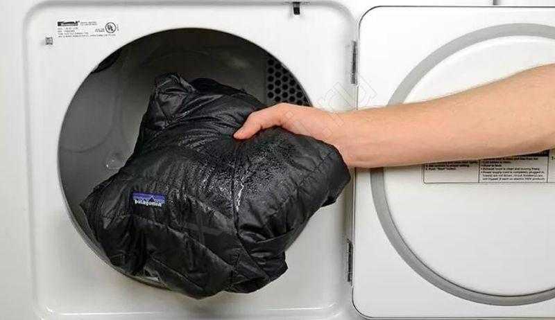 В статье расскажем, как постирать пальто Можно ли в стиральной машине и вручную В каких случаях допускается только сухая стирка