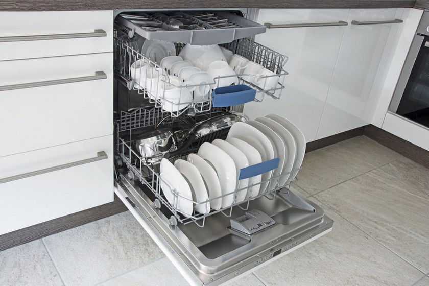 Как убрать неприятный запах из посудомоечной машины?