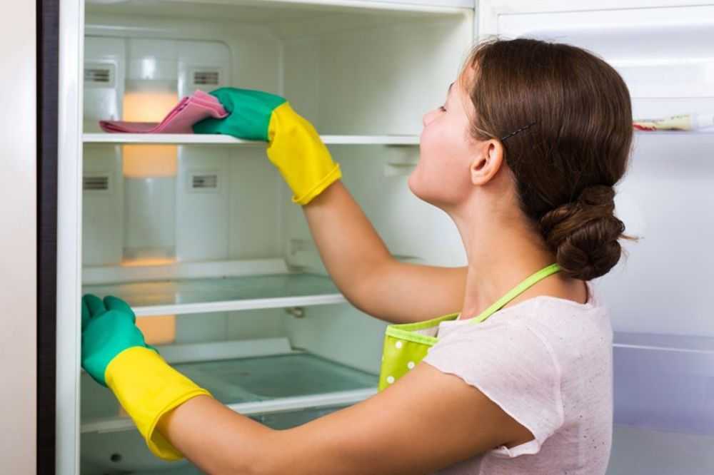 Чем помыть холодильник внутри, чтобы уничтожить запах эффективно!