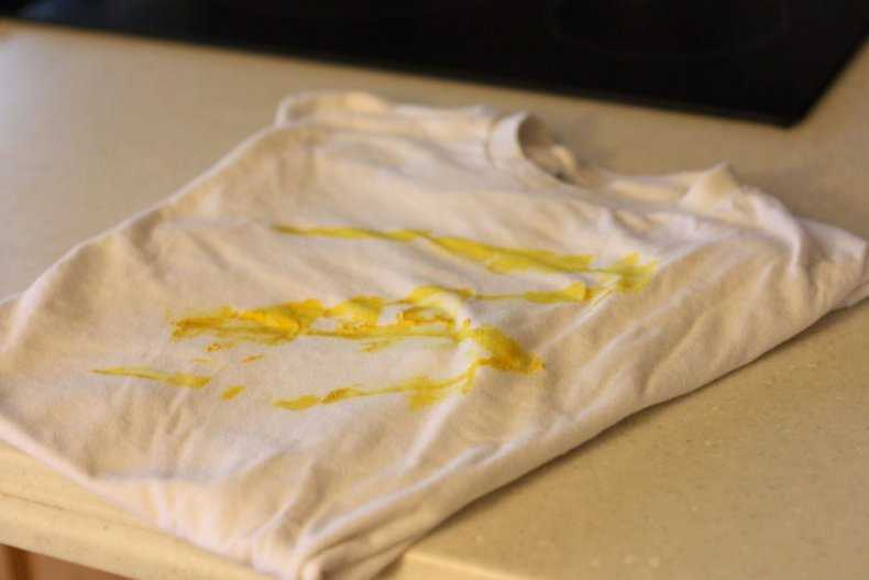 Как отбелить футболку белую в домашних условиях эффективно, как отстирать и вернуть белизну