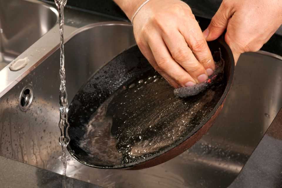 Полезные лайфхаки, как очистить решетку газовой плиты от нагара в домашних условиях