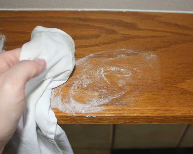 Способы и средства, чем нужно выводить засохшую краску с одежды в домашних условиях