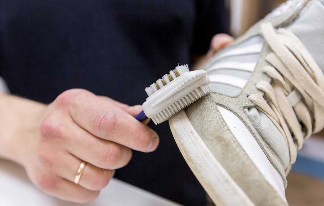 Правила стирки и чистки замшевых кроссовок