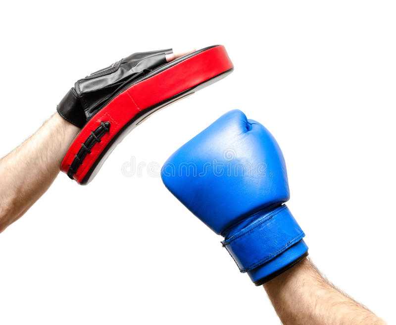 Как стирать боксёрские перчатки: борьба с запахом и его профилактика