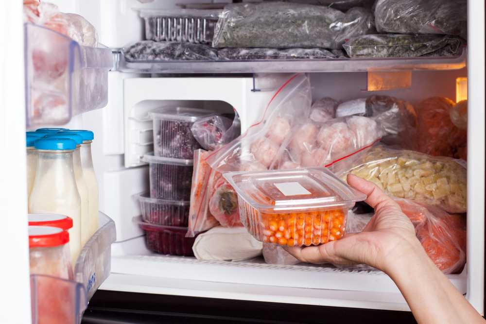 Как хранить капусту в холодильнике (свежую, разрезанную, тушеную и т.д.): как правильно, сколько хранится и как продлить срок?