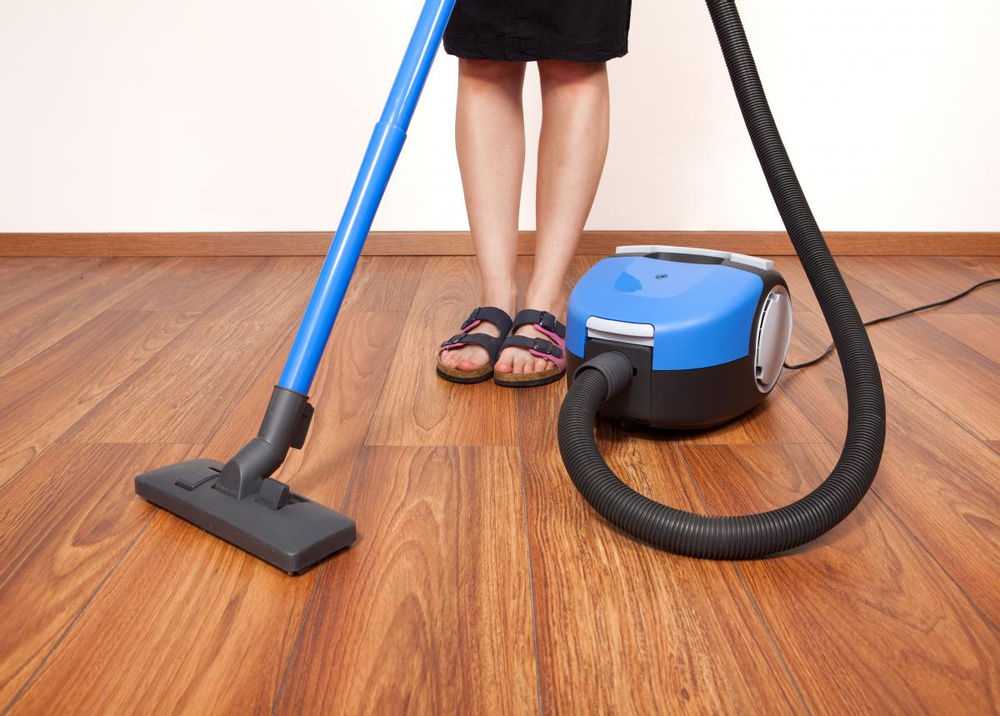 Как часто нужно пылесосить в квартире: от чего зависит частота уборки, надо ли относить ковры и паласы в химчистку, как уменьшить количество пыли?
