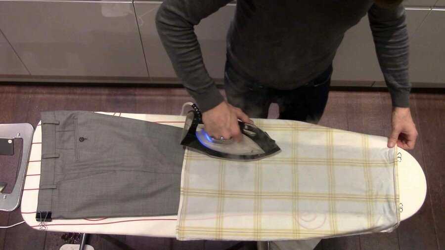 Как гладить брюки со стрелками (мужские и женские), чтобы не осталось следа с помощью утюга или отпаривателя, с марлей и без: пошаговое фото для начинающих