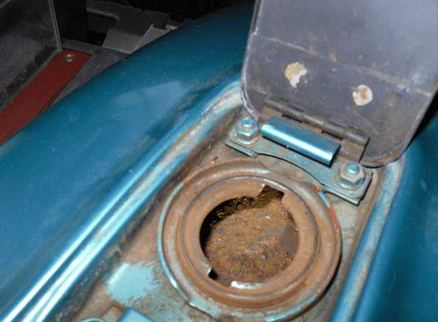 Как очистить бензобак от ржавчины внутри: чем промыть и как избавиться от ржавого налета и не повредить бак?