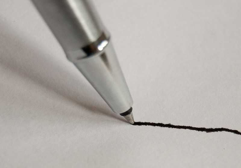 Как стереть ручку с бумаги без следов: методы и средства