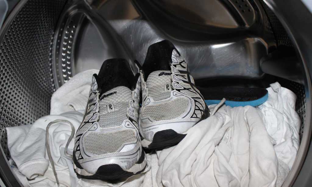 Как правильно постирать и высушить кроссовки