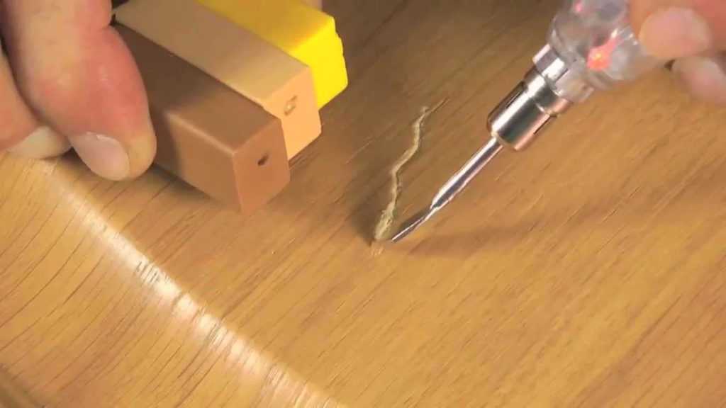 Как убрать царапины с деревянной лакированной мебели в домашних условиях