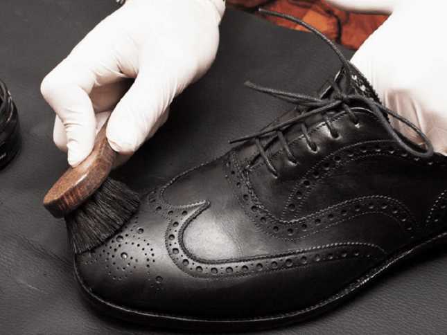 Как расправить заломы и складки на обуви из кожи, кожзаменителя, замши и нубука?