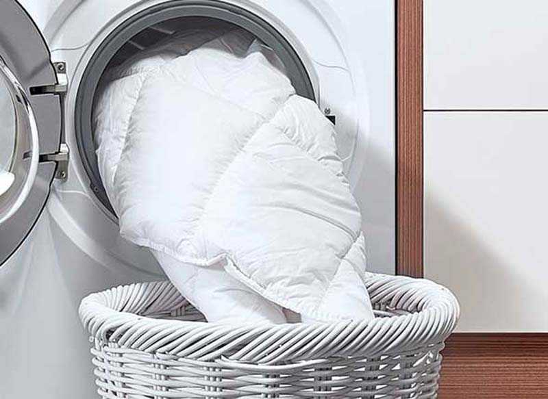 Как стирать подушки в стиральной машине и вручную