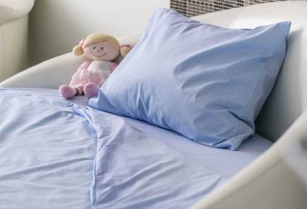 Если вас интересует, как часто нужно стирать постельное белье дома, сколько раз в месяц надо менять постель ребенку и взрослому, больному и здоровому человеку, прочтите нашу публикацию