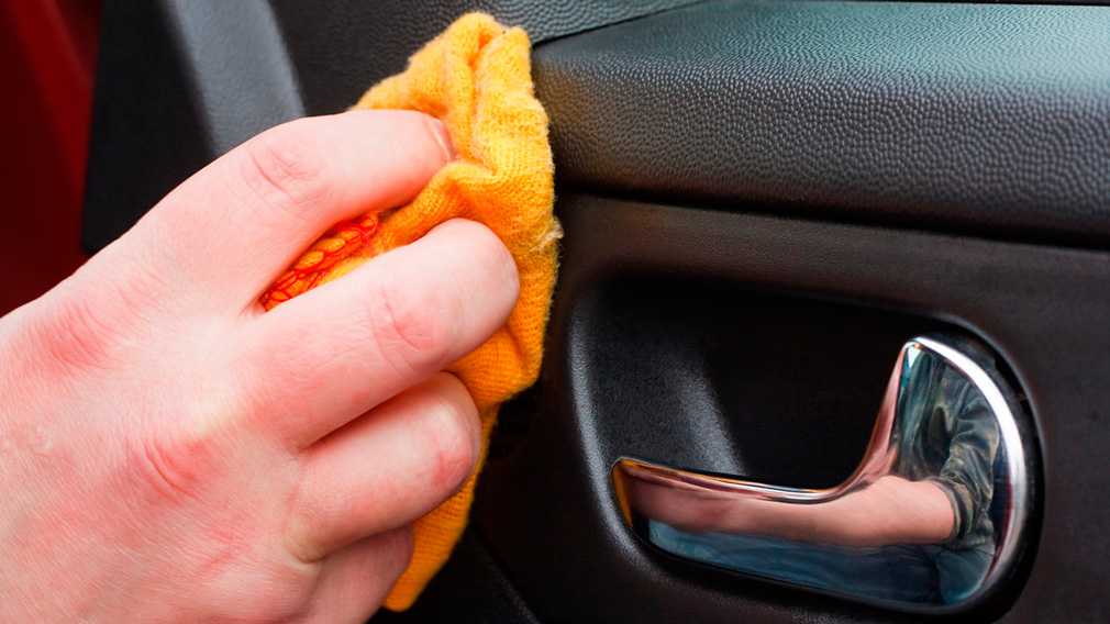 Как убрать запах сырости в машине: как избавиться подручными и специальными средствами, что делать, если пахнет из кондиционера?