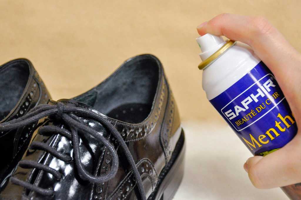 Как избавиться от запаха в обуви ? и откуда берется этот смрад
