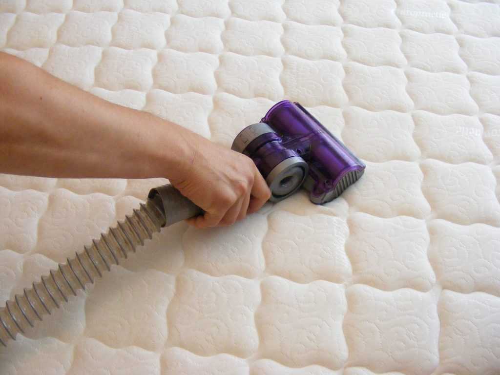 11 простых рецептов почистить матрас от пятен и запаха в домашних условиях