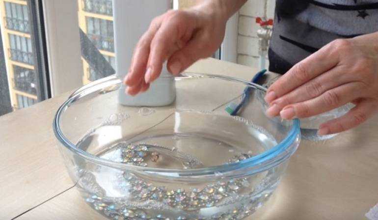 Чем отмыть хрусталь до блеска от жира и желтизны, как почистить хрустальную вазу от налета
