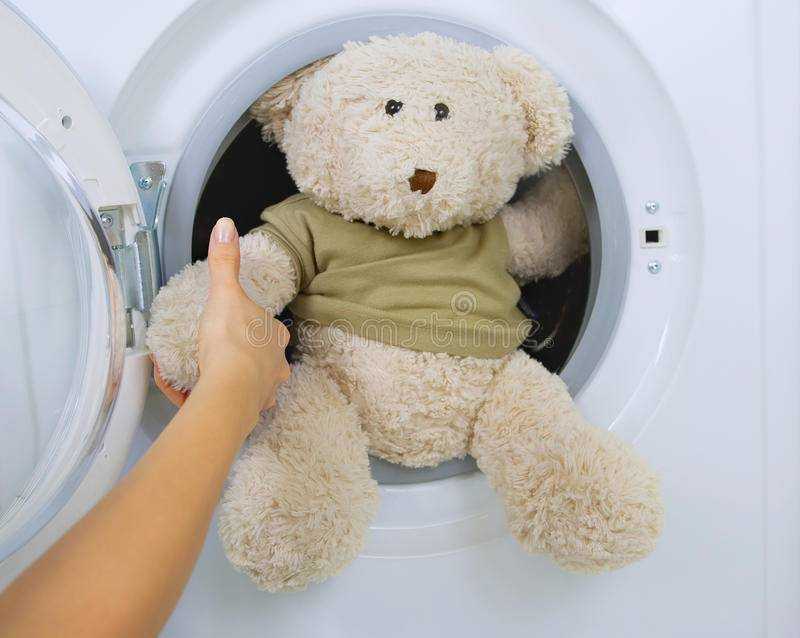 Как стирать искусственный мех: можно ли в стиральной машине-автомат, правила стирки руками, способы сухой чистки в домашних условиях