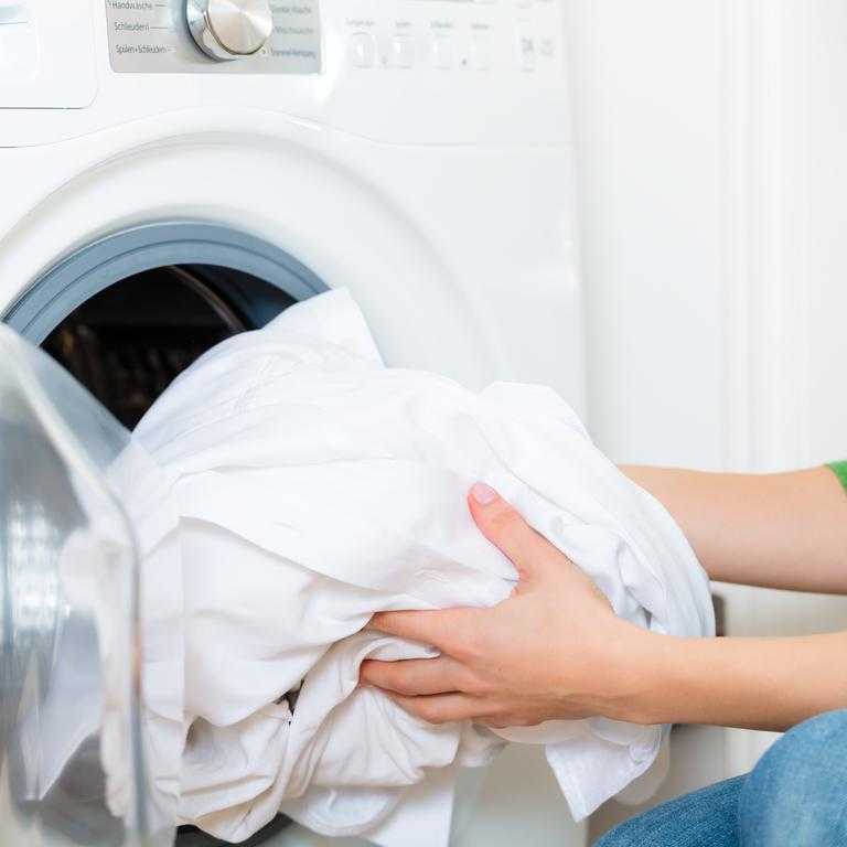 Как стирать постельное белье в стиральной машинке: температурный режим, моющие средства и полезные советы