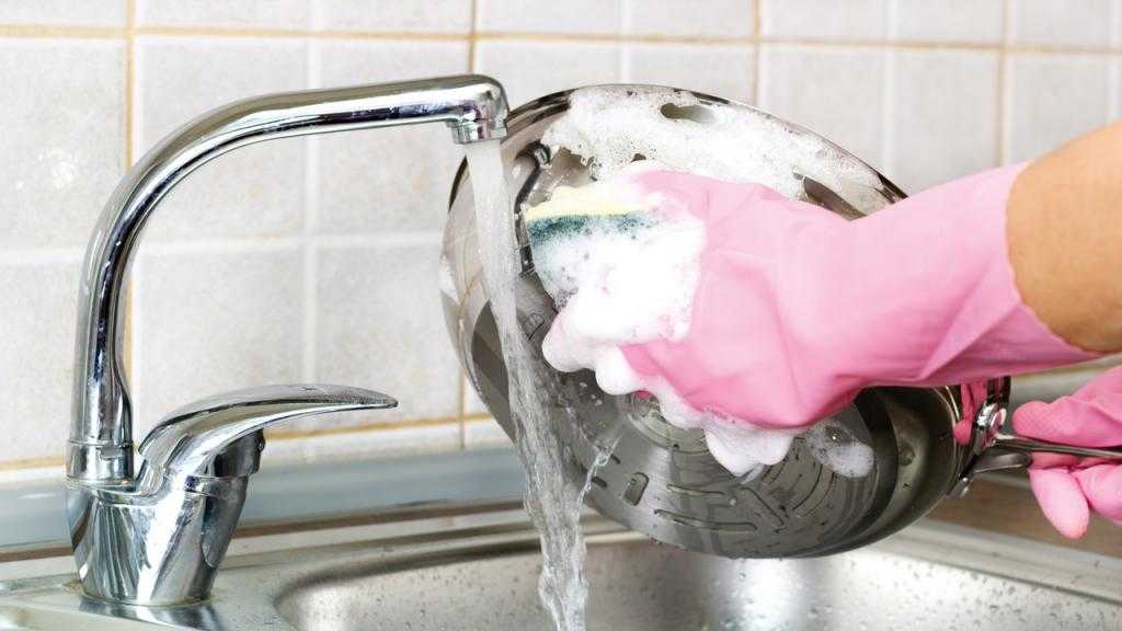 Можно ли мыть посуду хозяйственным мылом: плюсы и минусы использования моющего средства, рецепт изготовления геля своими руками, отзывы о применении