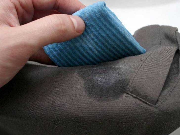 Чем отстирать штрих с одежды, как убрать и чем оттереть замазку с рук и бумаги, что делать, если корректор засох