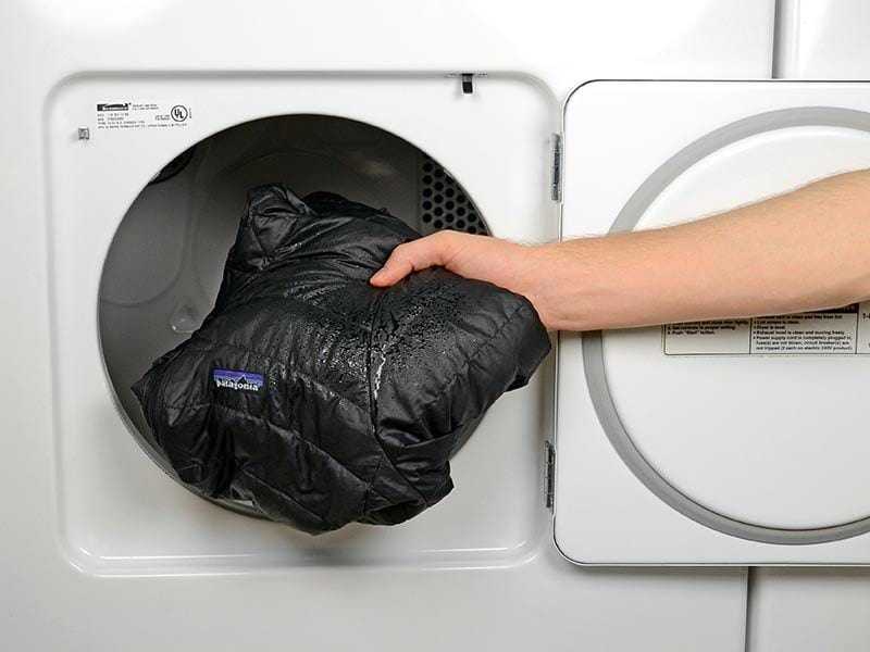 Важные правила, как стирать пуховик с биопухом в стиральной машине-автомат и вручную