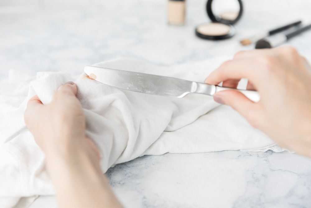 Как отстирать ржавчину с одежды в домашних условиях: как избавиться от пятен на цветной и другой ткани, чем можно выводить следы?