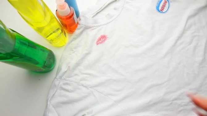 Как отстирать губную помаду с одежды: 10 эффективных способов