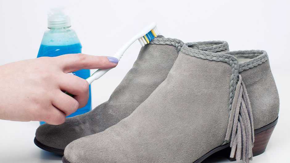 Как быстро высушить кроссовки после стирки: как сделать это за одну ночь, как правильно убрать влагу в домашних условиях, если они из кожи, ткани или замши?