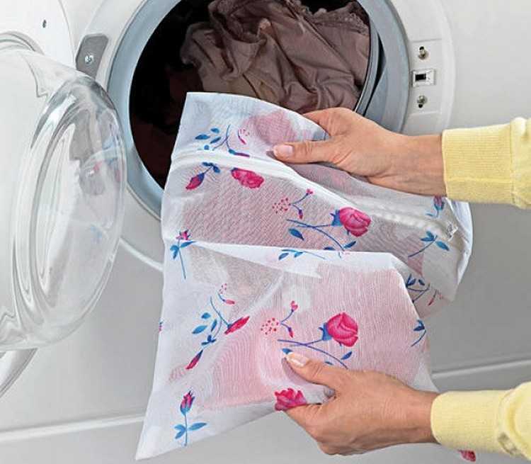 Как стирать экокожу: можно ли в машинке или руками, чем чистить белый кожзам, чем отмыть от загрязнений (ручку), средства для чистки