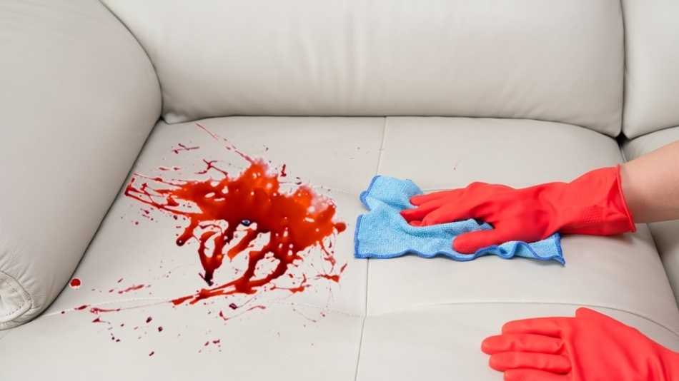 Засохла кровь на одежде или мебели: как избавиться