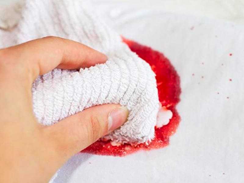Как и чем отстирать кровь дома: топ способы от старых и свежих пятен
