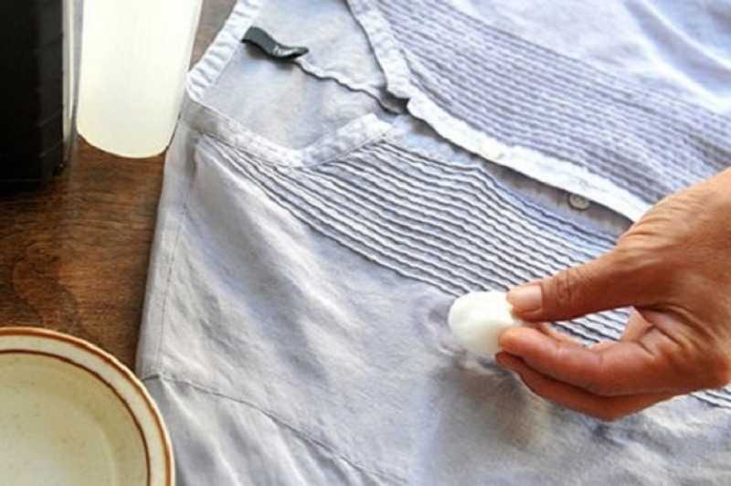 Эффективные способы, как и чем отстирать с белой одежды жёлтые пятна от пота под мышками