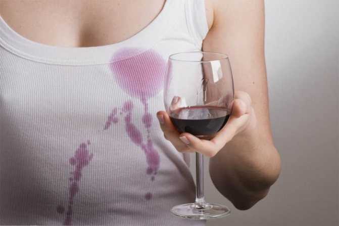 Как отстирать красное вино с белой одежды: проверенные домашние рецепты и средства бытовой химии для выведения пятен с ткани