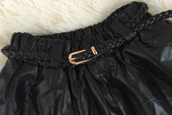 Как погладить кожаную юбку так, чтобы не повредить материал?