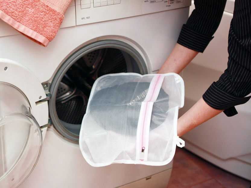 Как постирать школьный рюкзак (каркасный, с ортопедической спинкой и т.д.): можно ли в стиральной машине-автомат, как почистить вручную?