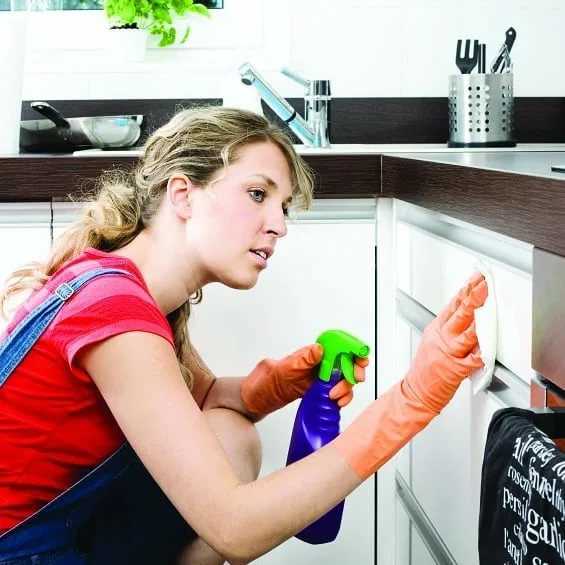 Узнайте как убрать жирные пятна на кухне, различные способы выведения загрязнений и порядок действий