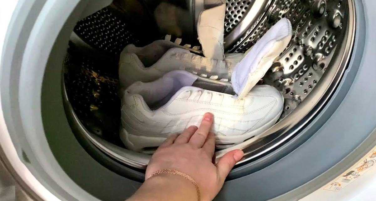 Как правильно постирать кроссовки в стиральной машине